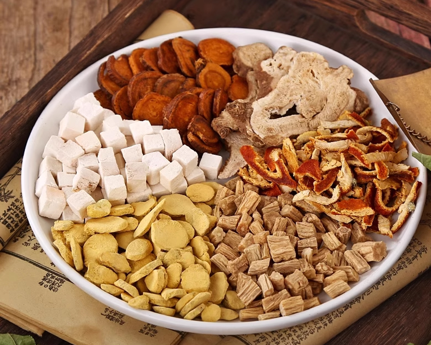 Trẻ ho lâu ngày kèm theo triệu chứng của "thấp khí", cân nhắc kết hợp điều trị với bài thuốc Lục Quân Tử Thang